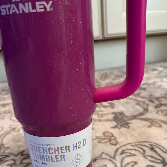 Stanley Magenta Quencher H2.0 30 oz Tumbler - Picture 3 of 11